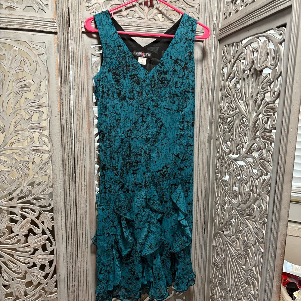 The Pyramid Collection Blue V-Neck Sheath Dress